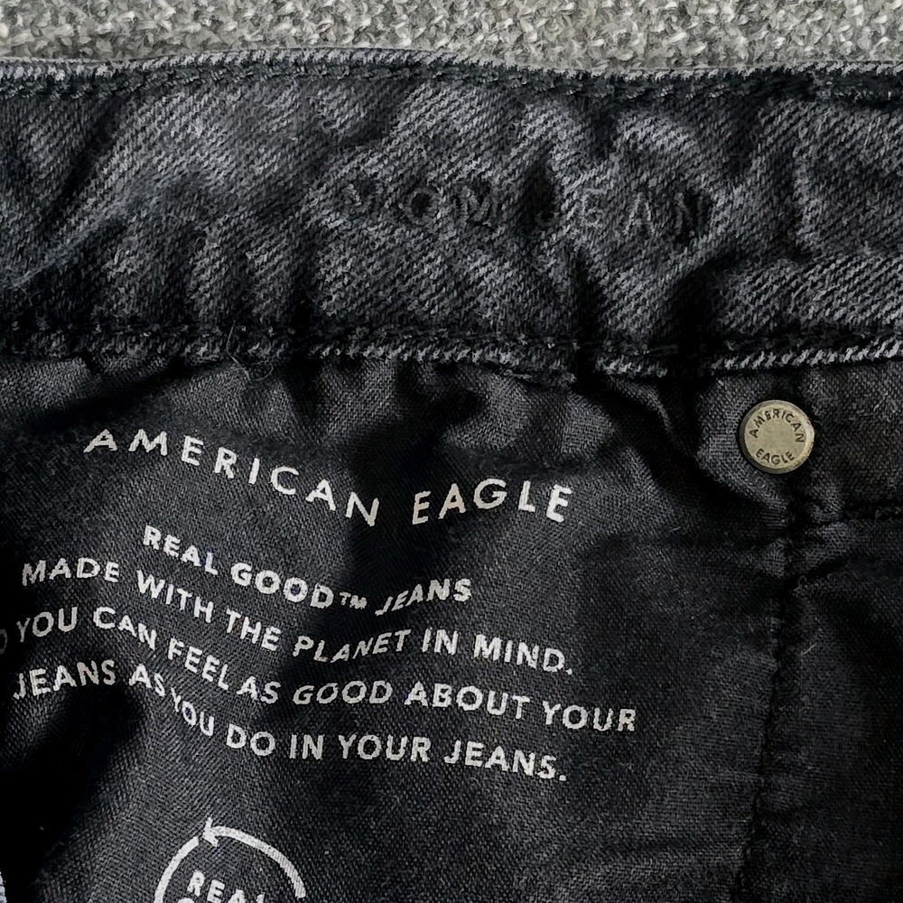American Eagle High Rise Mom Jeans Black Distressed Denim Size 10 Short - Picture 5 of 11